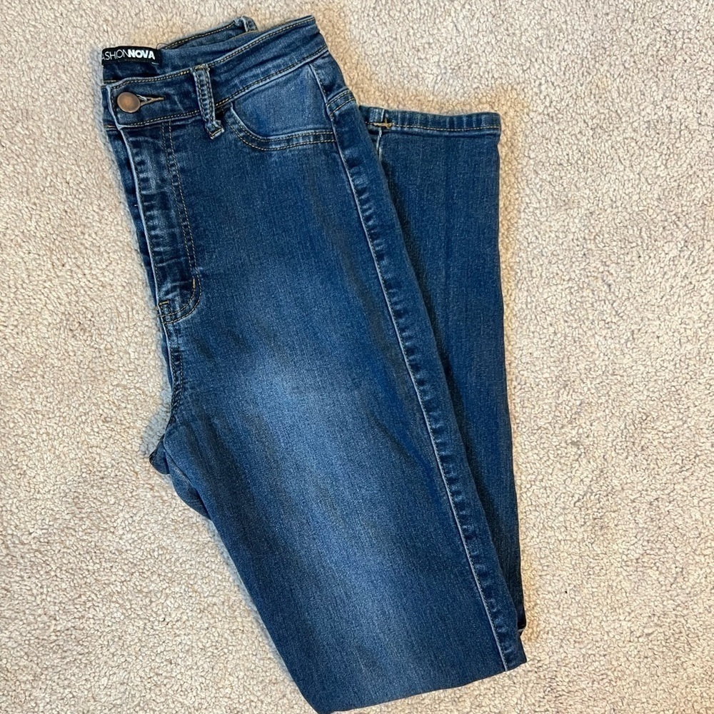𝅺fashion Nova Women’s Dark Wash Jeans Size 5‎